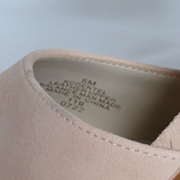 Flirty Elegant Calvin Klein Suede Nude/Tan Heels with Stiletto Design Sz 5 - Picture 10 of 10